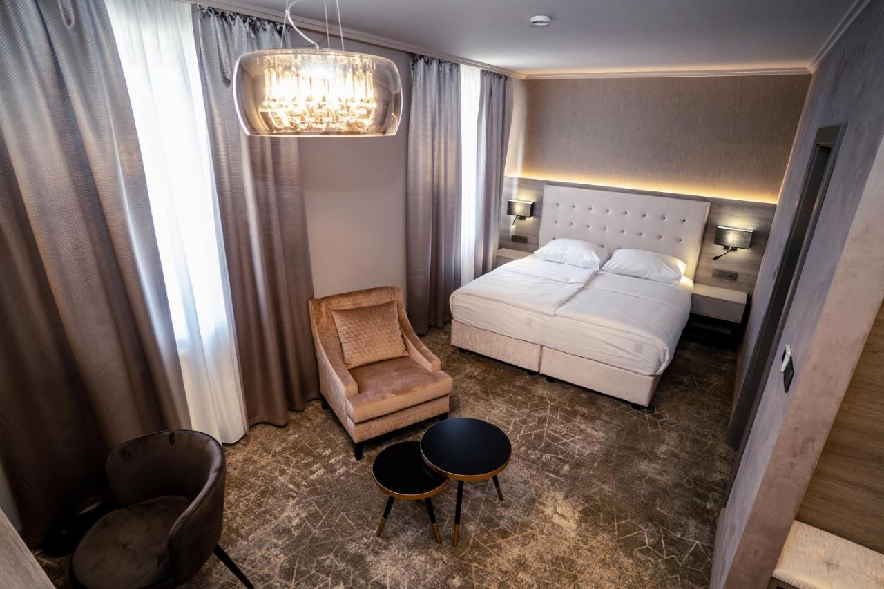 Hotel Europa Komárno Buitenkant foto