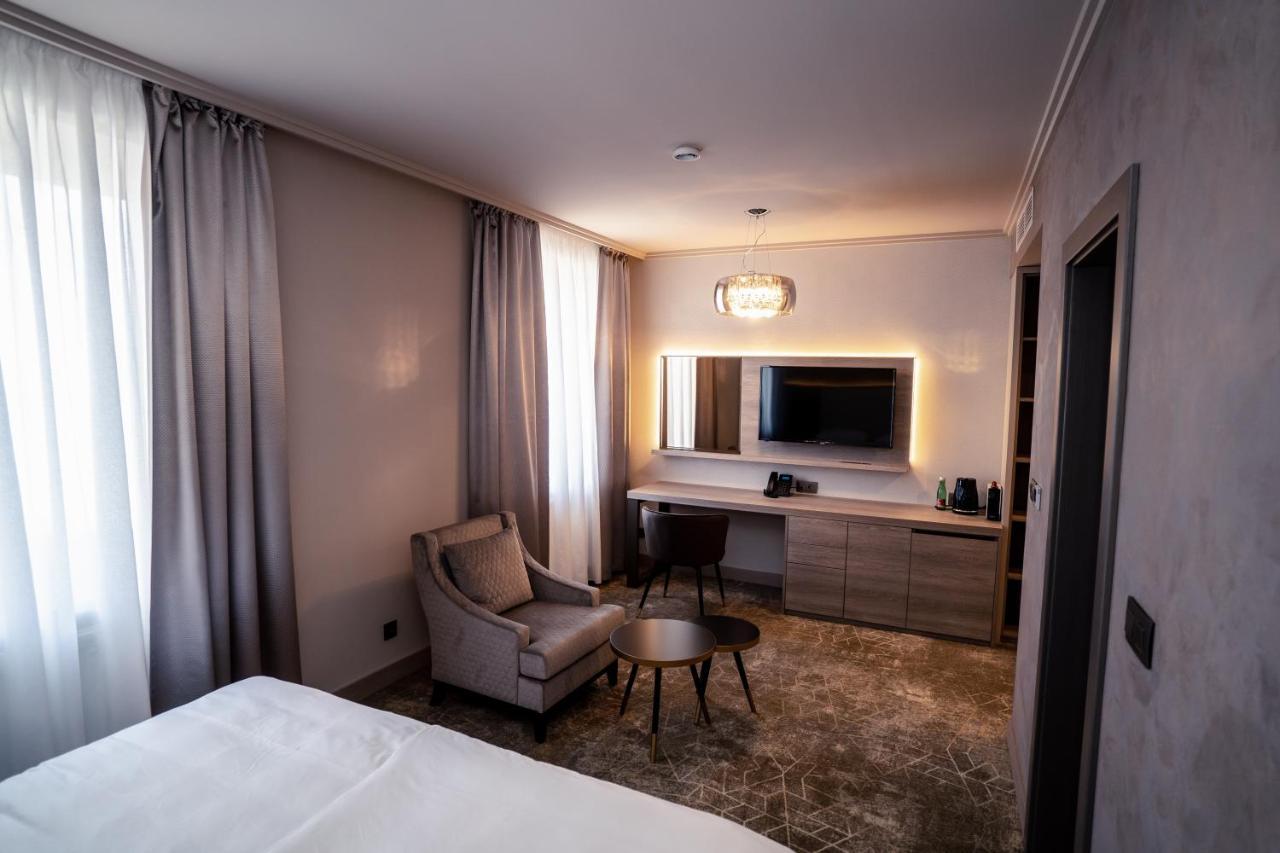 Hotel Europa Komárno Buitenkant foto