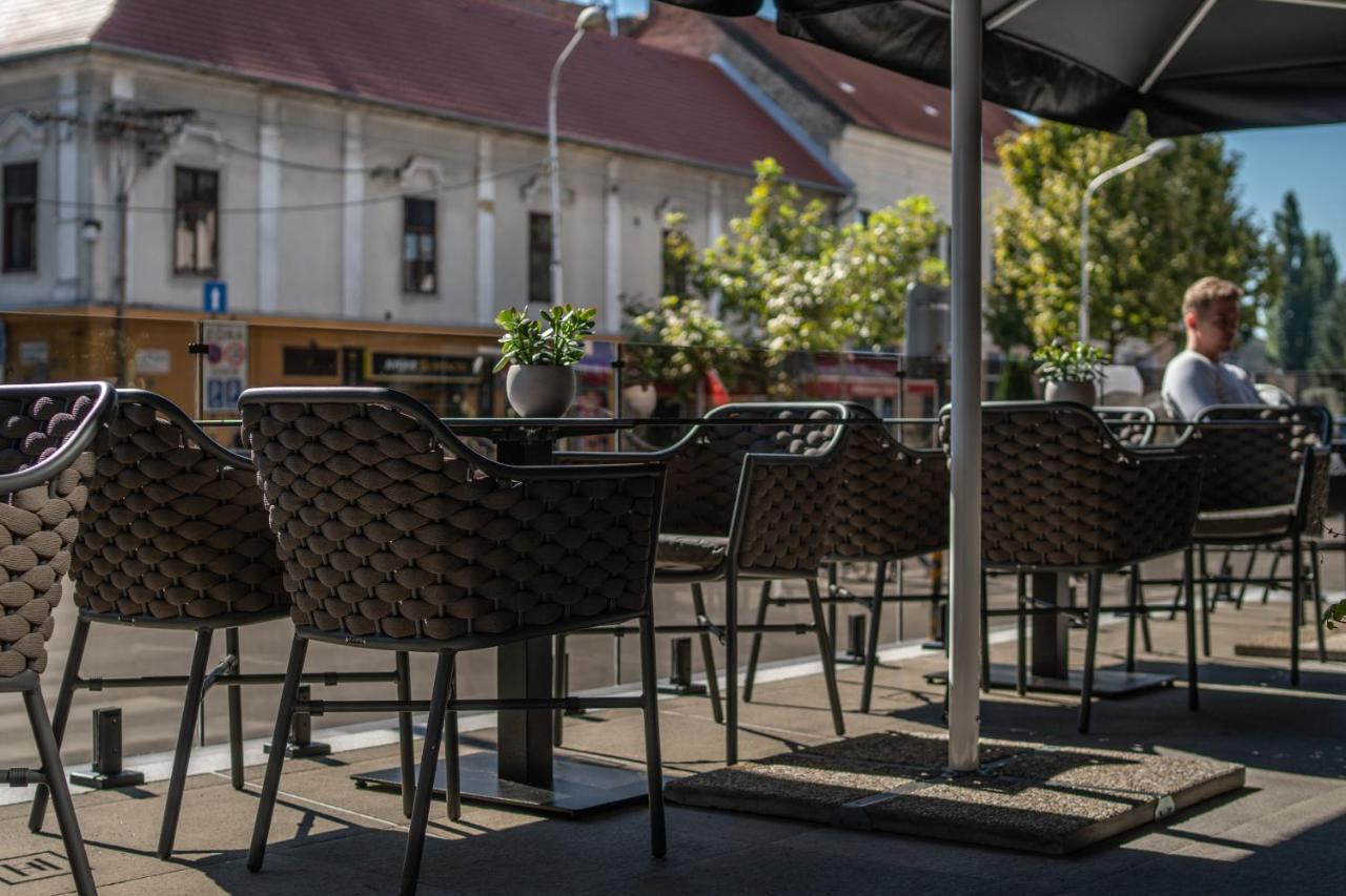 Hotel Europa Komárno Buitenkant foto