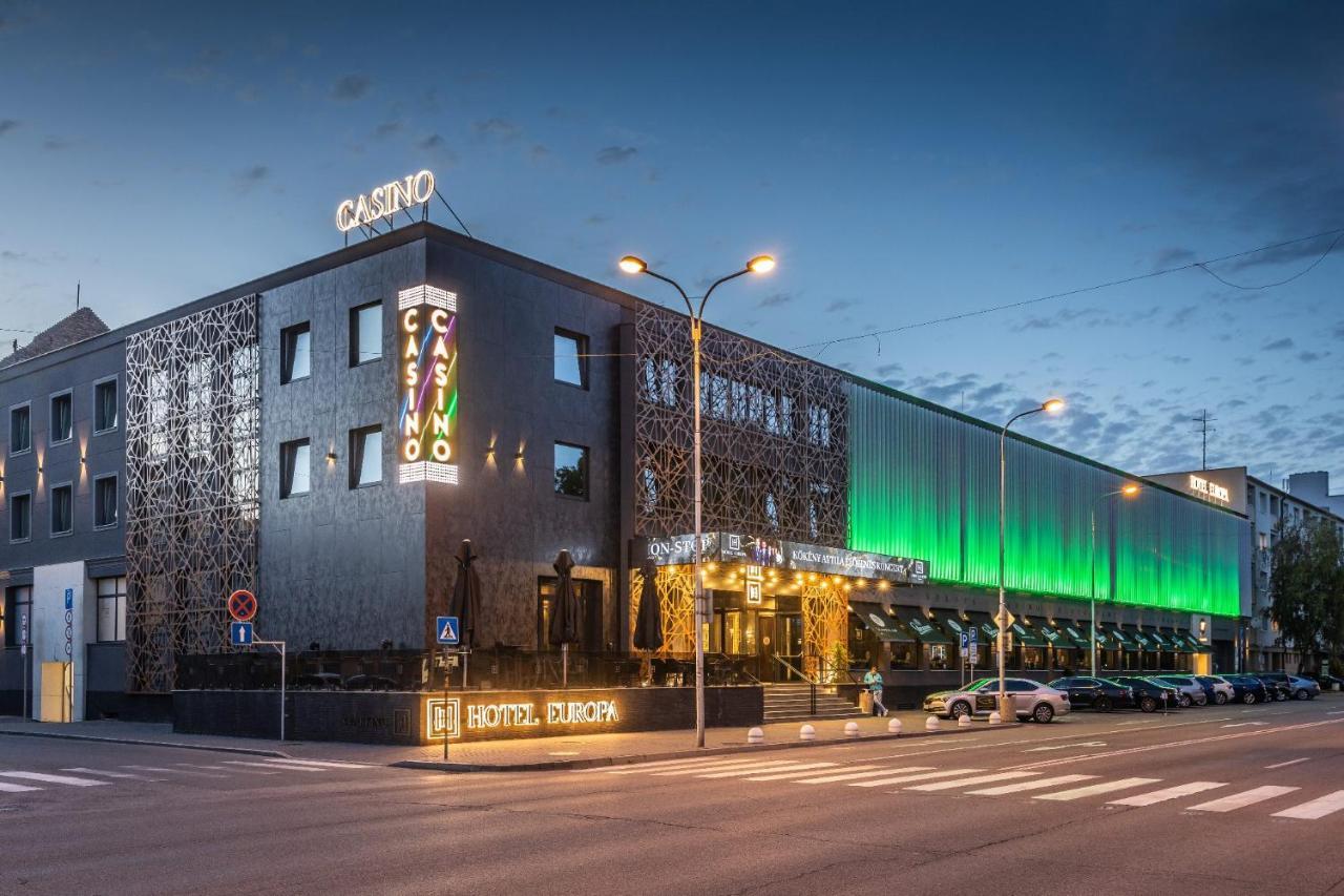 Hotel Europa Komárno Buitenkant foto