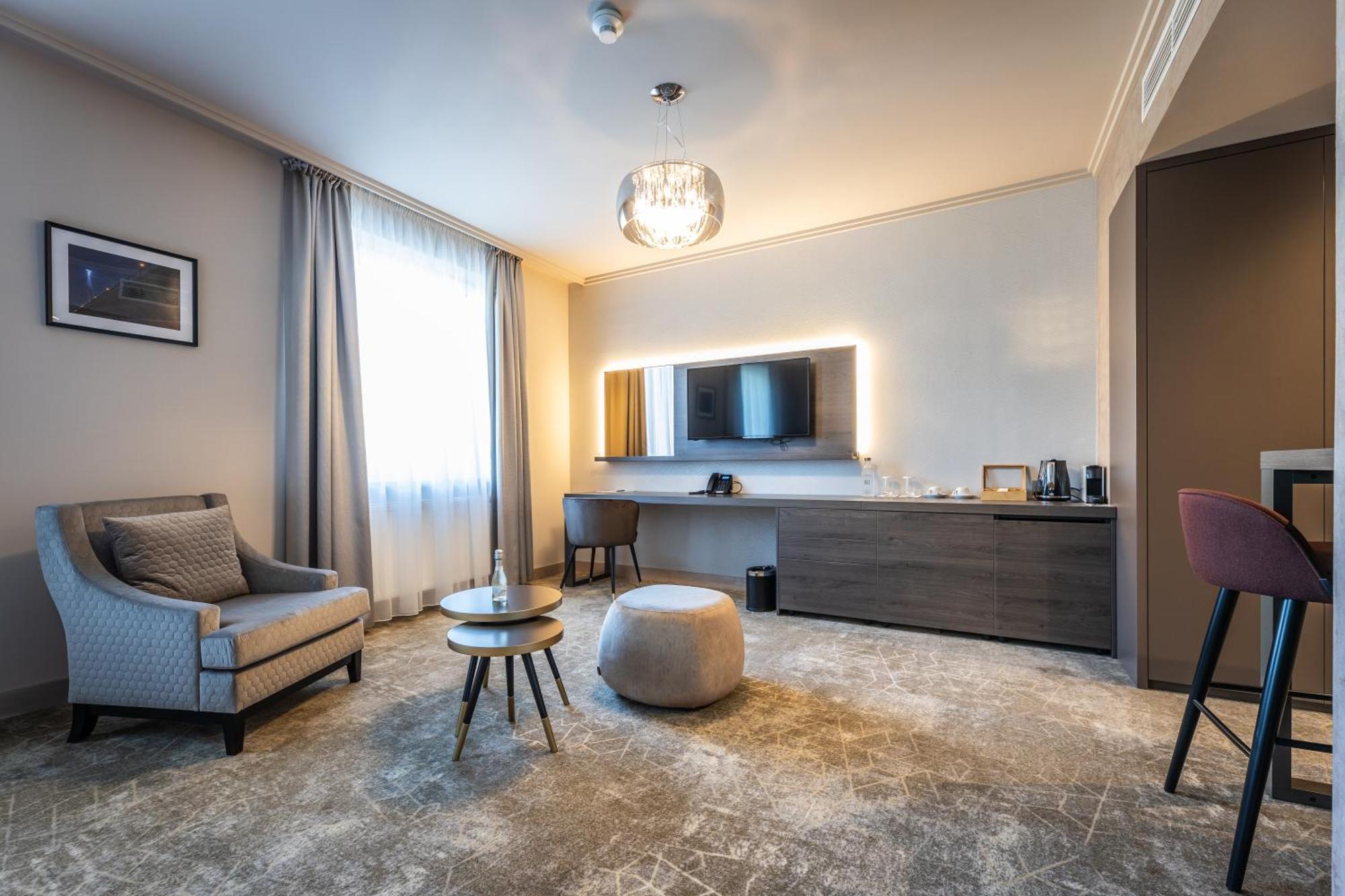 Hotel Europa Komárno Buitenkant foto